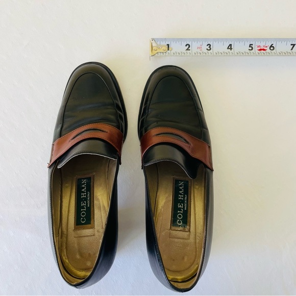 Cole Haan Black and Brown Loafers with Classic Design - Picture 3 of 8